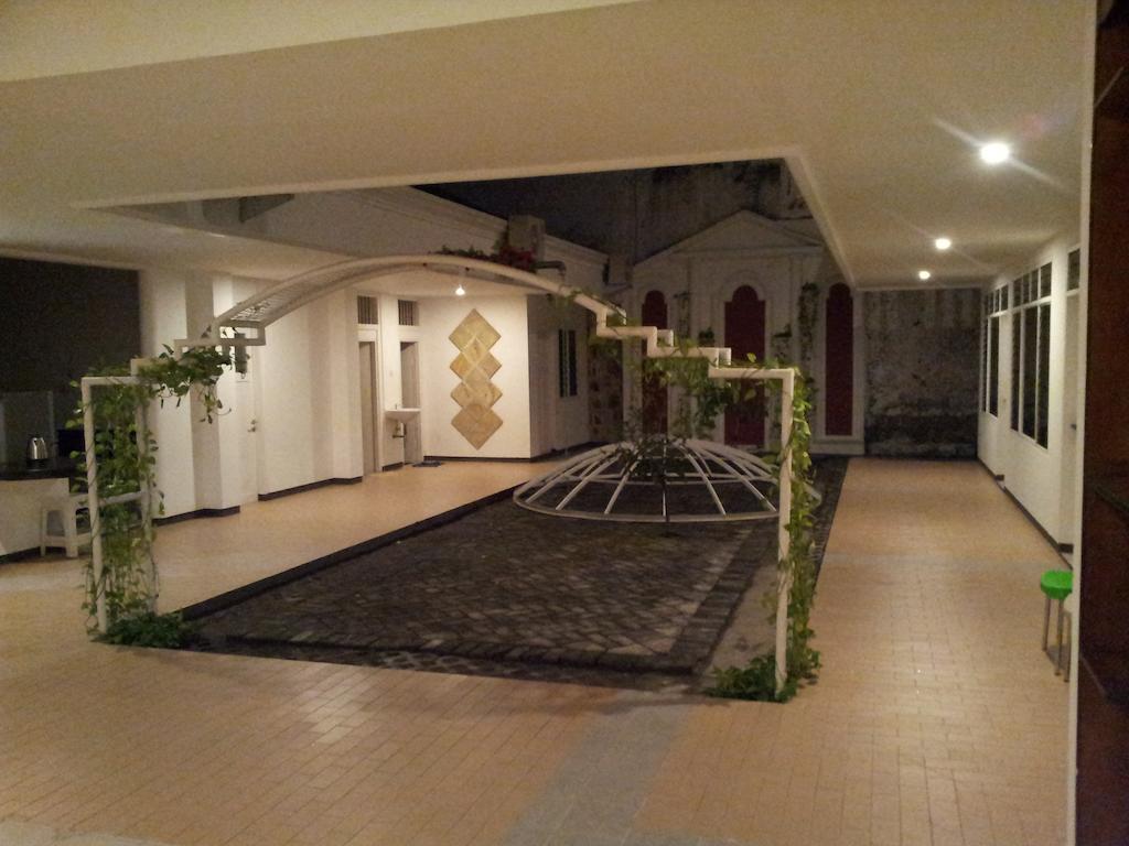Loxy Inn Сурабая Екстериор снимка
